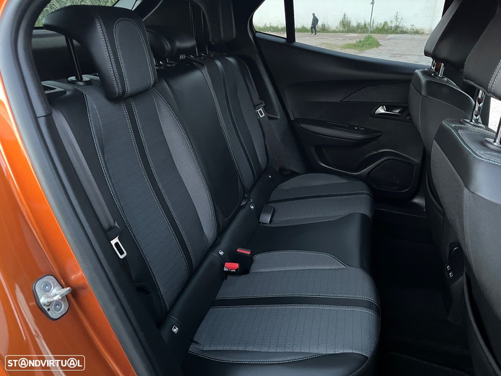 Peugeot 2008 PureTech 130 Allure - 23