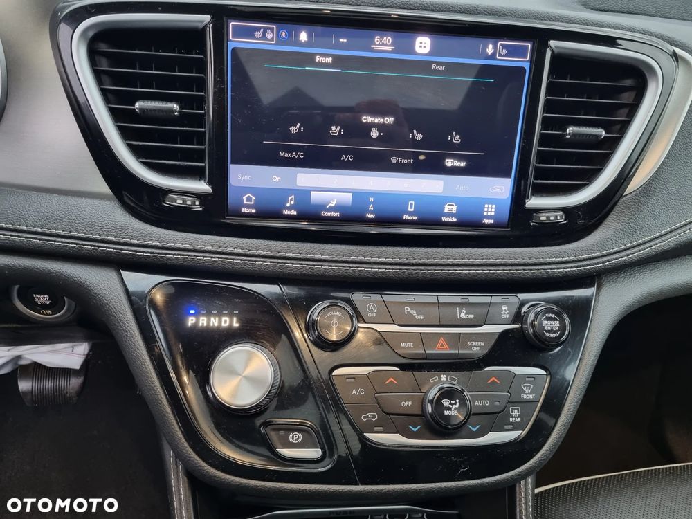 Chrysler Pacifica - 36