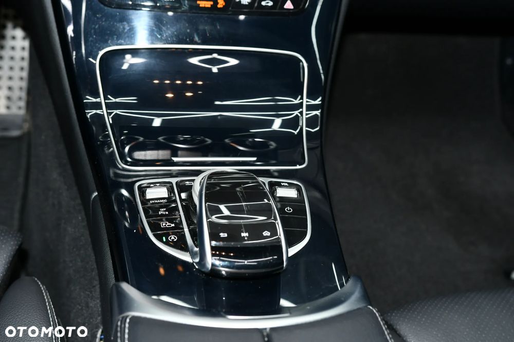 Mercedes-Benz Klasa C 300 d 4MATIC 9G-TRONIC - 22