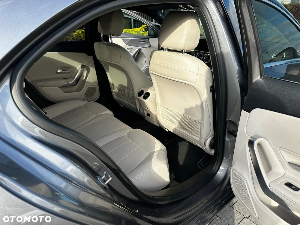 Mercedes-Benz Klasa A 250 Style 7G-DCT - 25