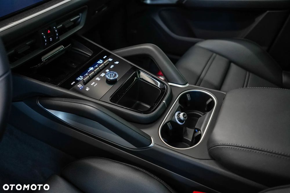 Porsche Cayenne Turbo E-Hybrid PHEV - 26