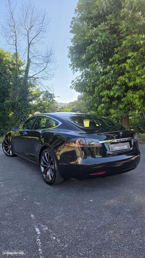 Tesla Model X - 6