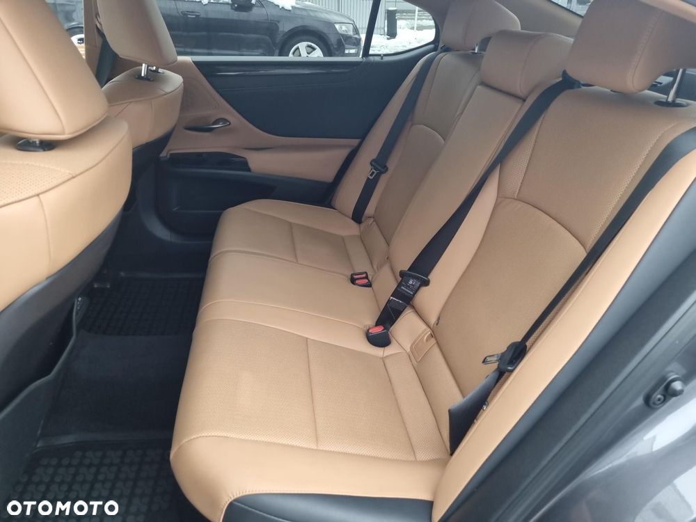 Lexus ES 300h Business Edition - 13