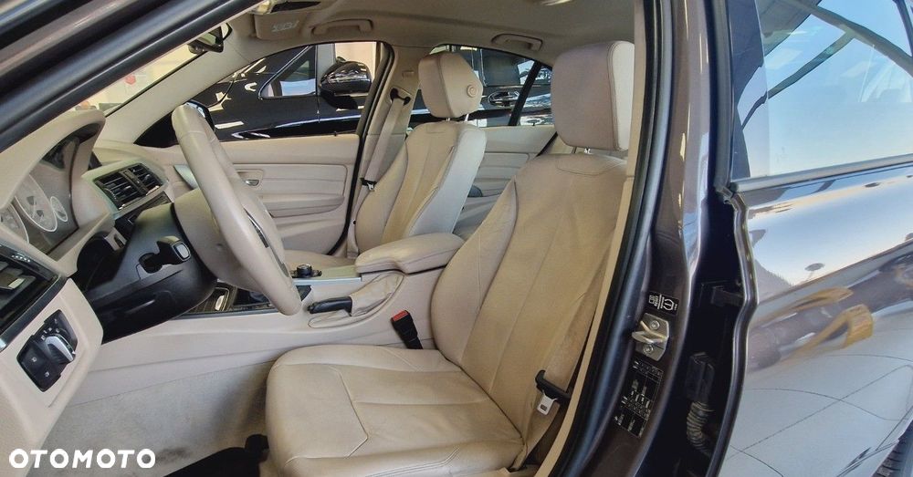 BMW Seria 3 328i Modern Line - 26
