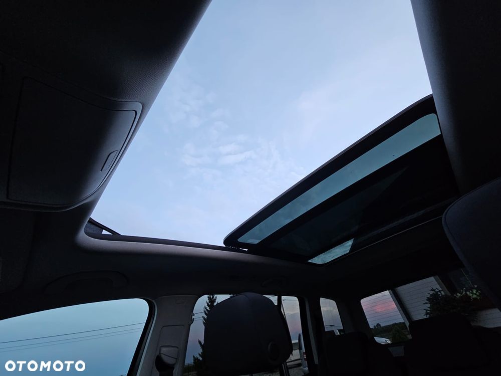 Volkswagen Touran 2.0 TDI DPF Highline - 23