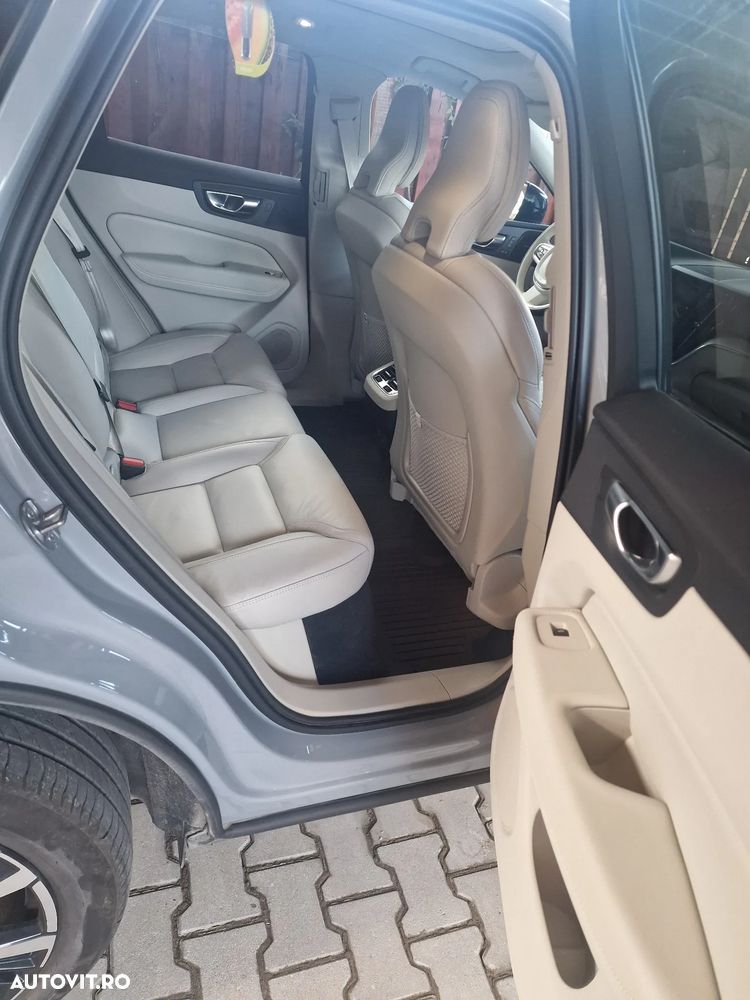 Volvo XC 60 B5 AT AWD MHEV Ultra Dark - 21