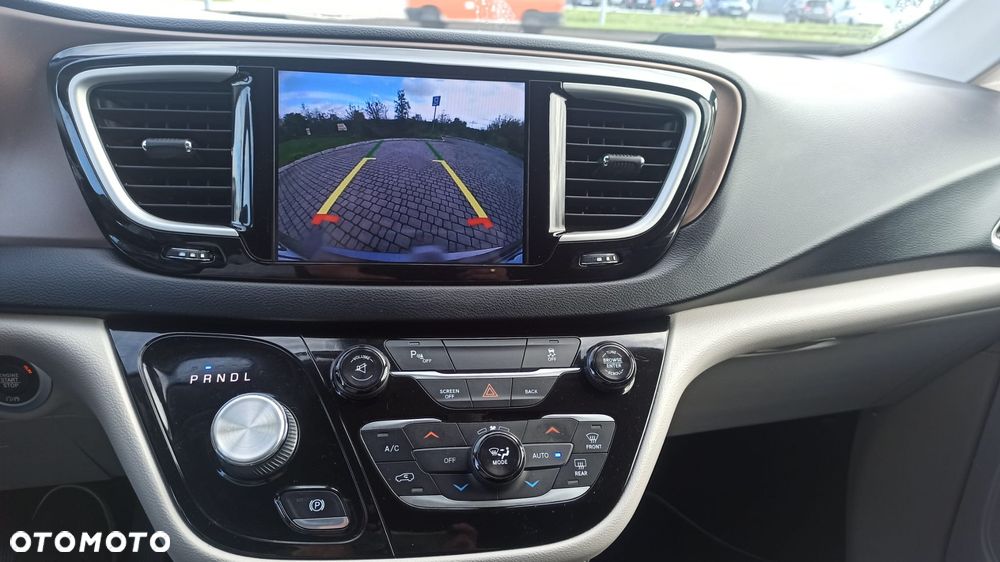 Chrysler Pacifica - 11