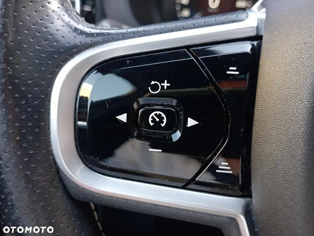 Volvo XC 60 D5 AWD R-Design - 16