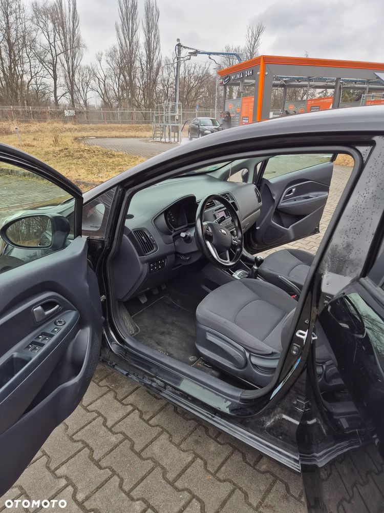Kia Rio 1.2 Fifa World Cup Edition - 14
