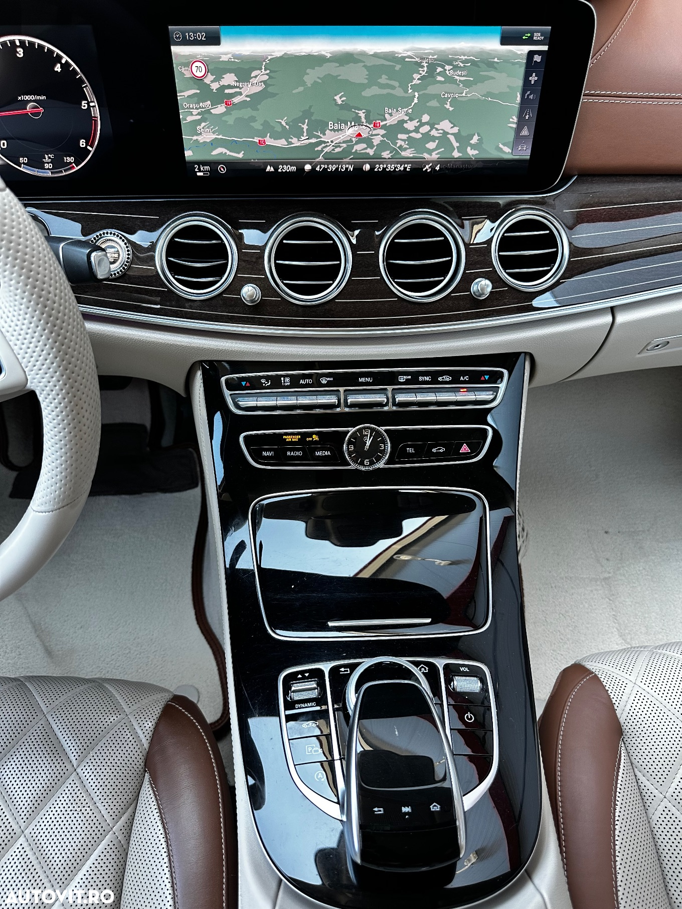 Mercedes-Benz E 220 d 4Matic T 9G-TRONIC AMG Line - 10