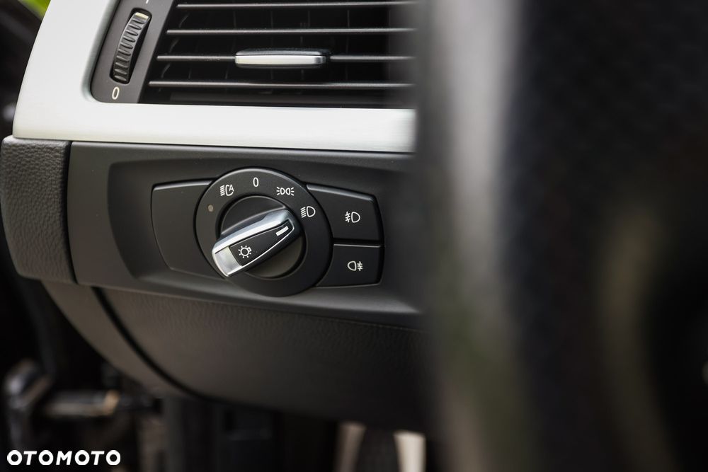 BMW Seria 3 318i Edition Sport - 27