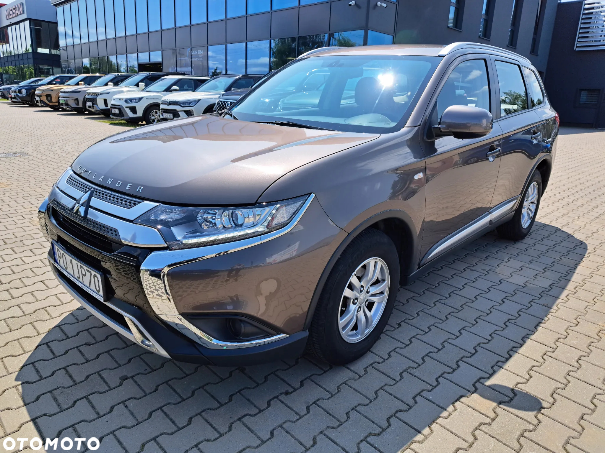 Mitsubishi Outlander 2.0 Invite + 2WD - 2