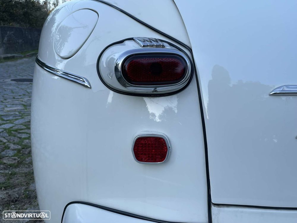 Ford Super De Luxe - 11