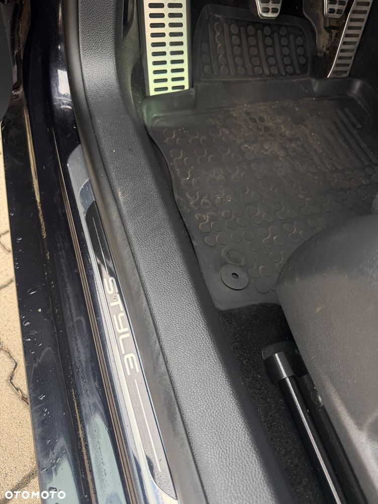 Volkswagen Golf 1.6 TDI DPF Style - 17