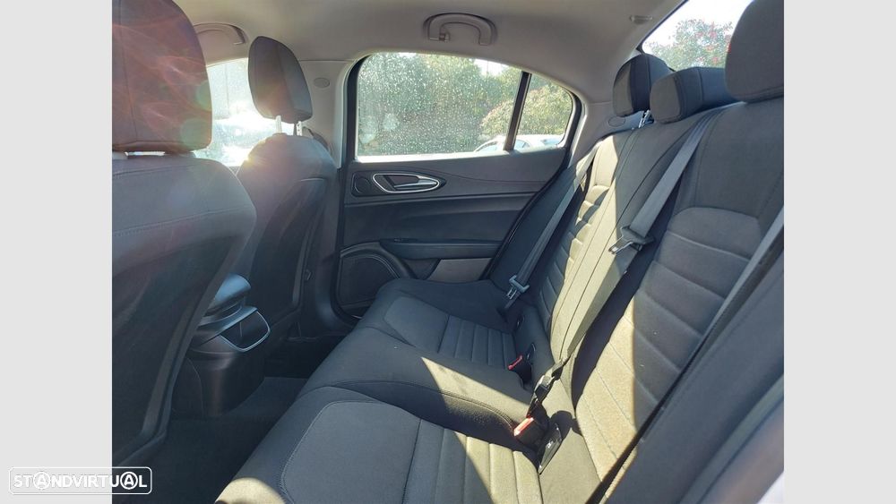 Alfa Romeo Giulia 2.2 D Super - 16