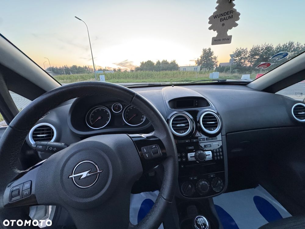 Opel Corsa 1.2 Cosmo - 10