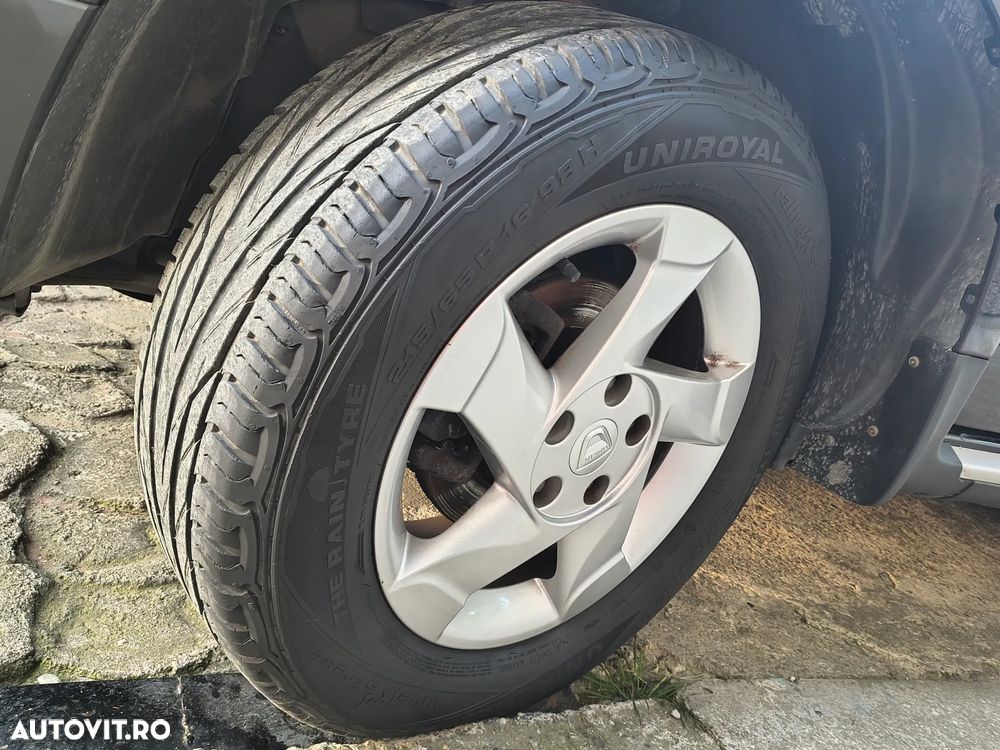 Dacia Duster 1.6 16V 4x4 Prestige - 23