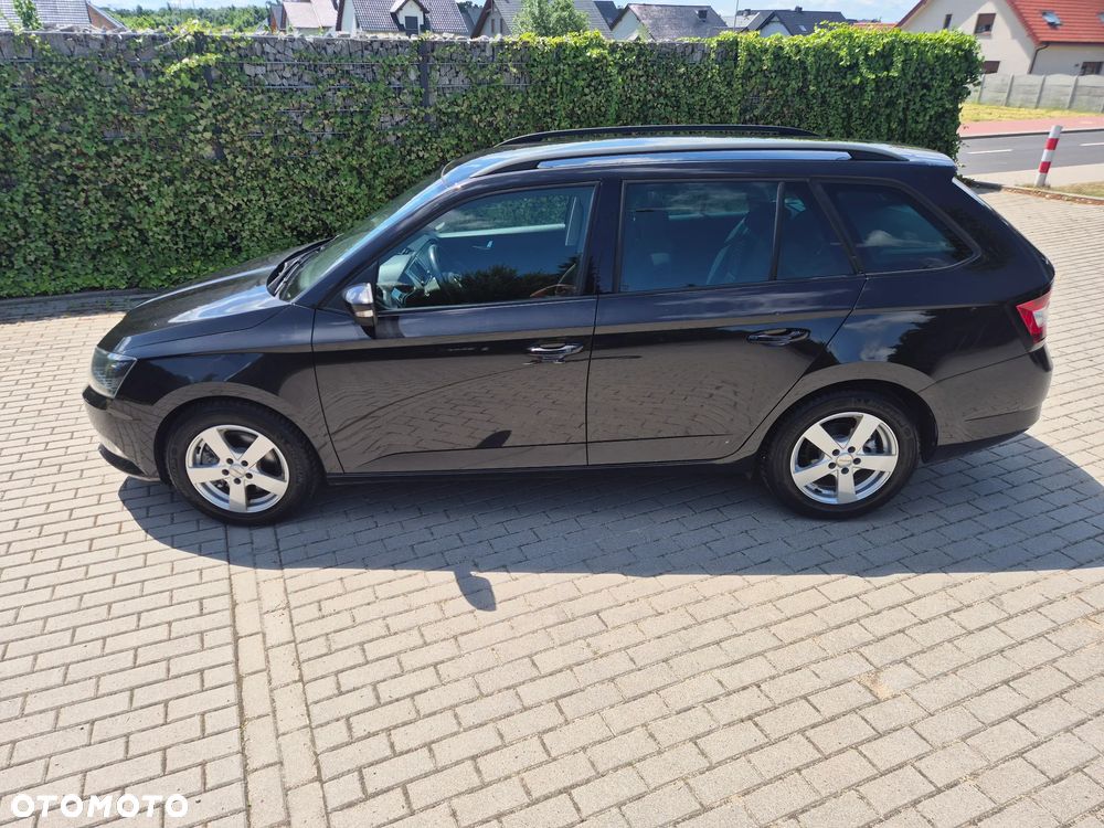 Skoda Fabia 2015 photo 2