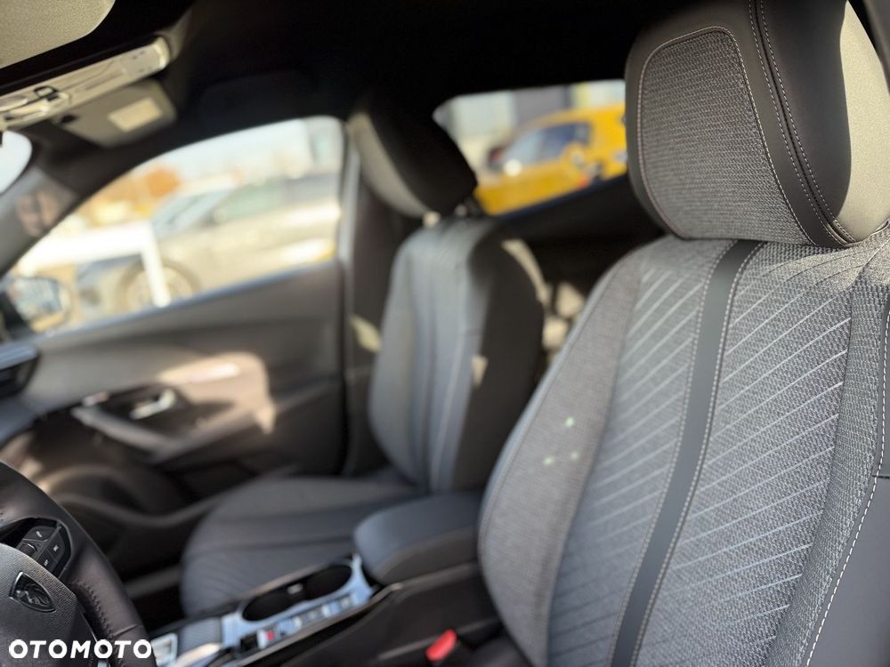 Peugeot 2008 PureTech mHEV Allure e-DCS6 - 16