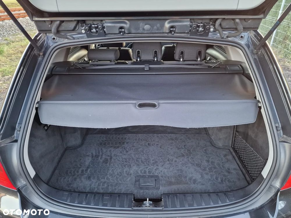 BMW Seria 3 330xi Touring - 23
