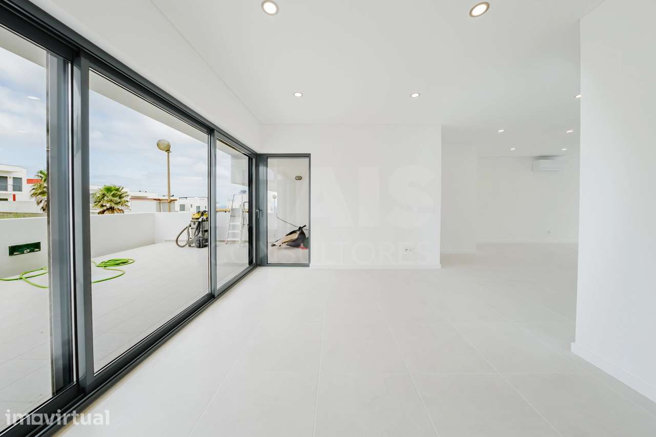 Moradia T3 Nova C/ Vista Mar, Piscina e Garagem, Areia Branca, Lour... - Grande imagem: 4/38