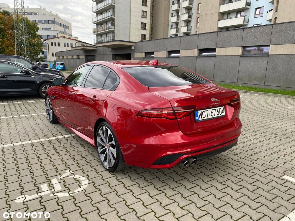 Jaguar XE 2.0 D180 R-Dynamic SE - 14