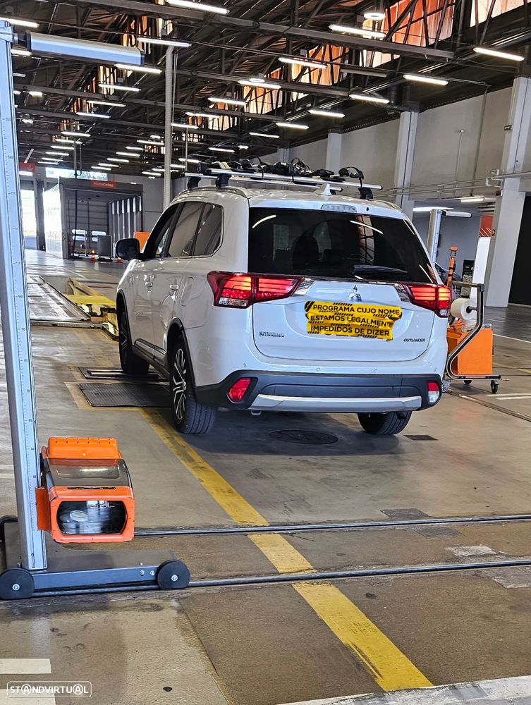 Mitsubishi Outlander 2.2 DI-D Instyle Navi Black Edition - 7