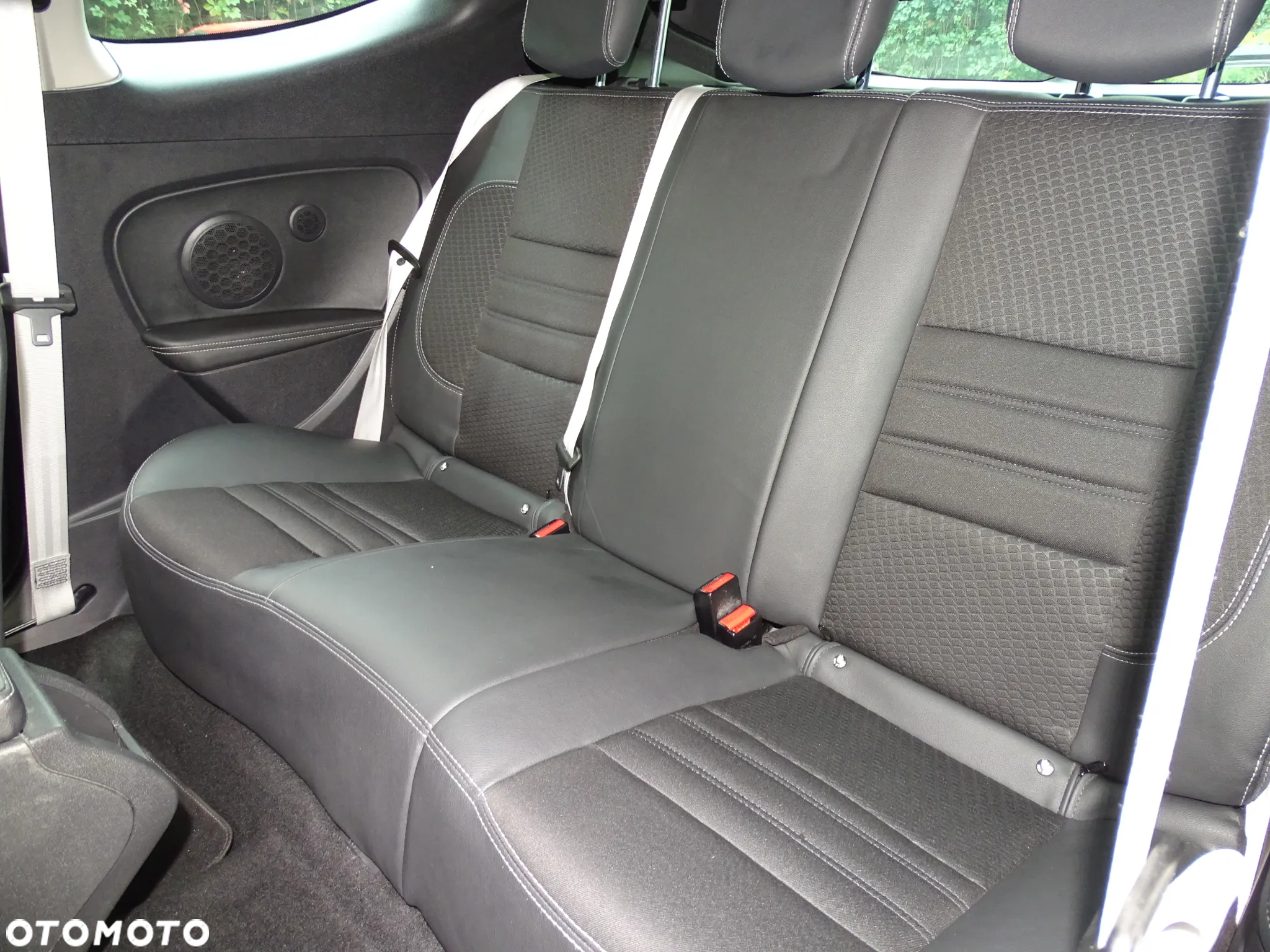 Renault Megane Coupe TCe 130 EDC Bose Edition - 14