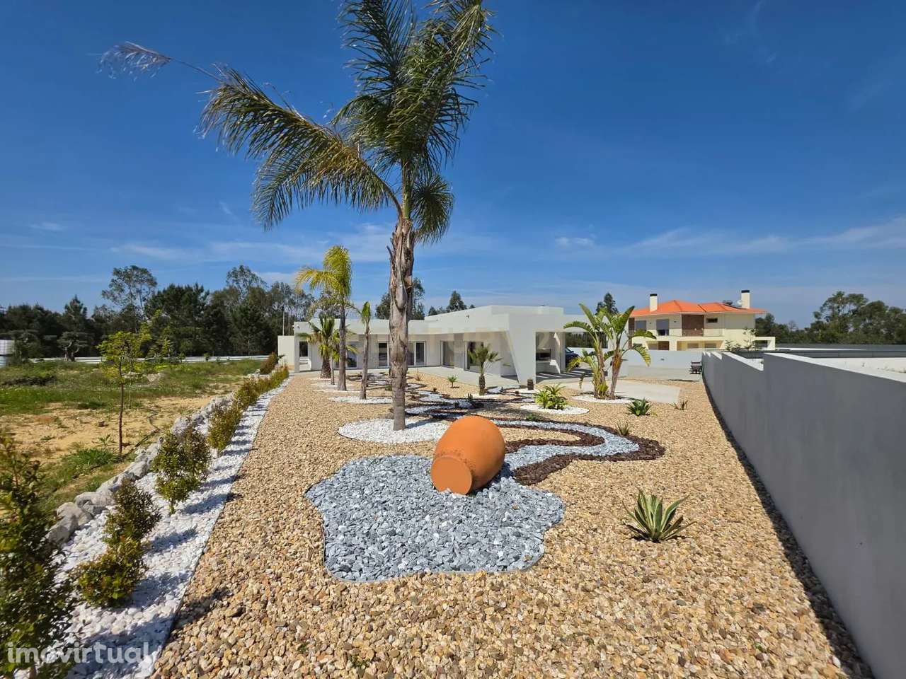 Vila Alegre / Fernão Ferro - Luxuosa moradia isolada térrea de 4 assoa - Grande imagem: 2/47