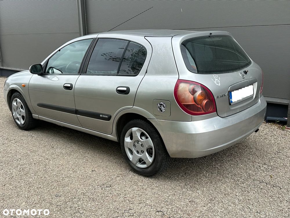 Nissan Almera - 1