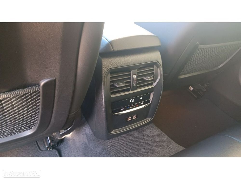 BMW 318 d Touring Auto - 23
