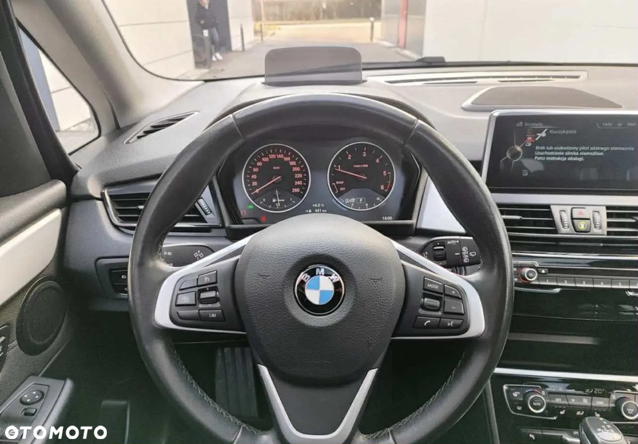 BMW Seria 2 218d - 9