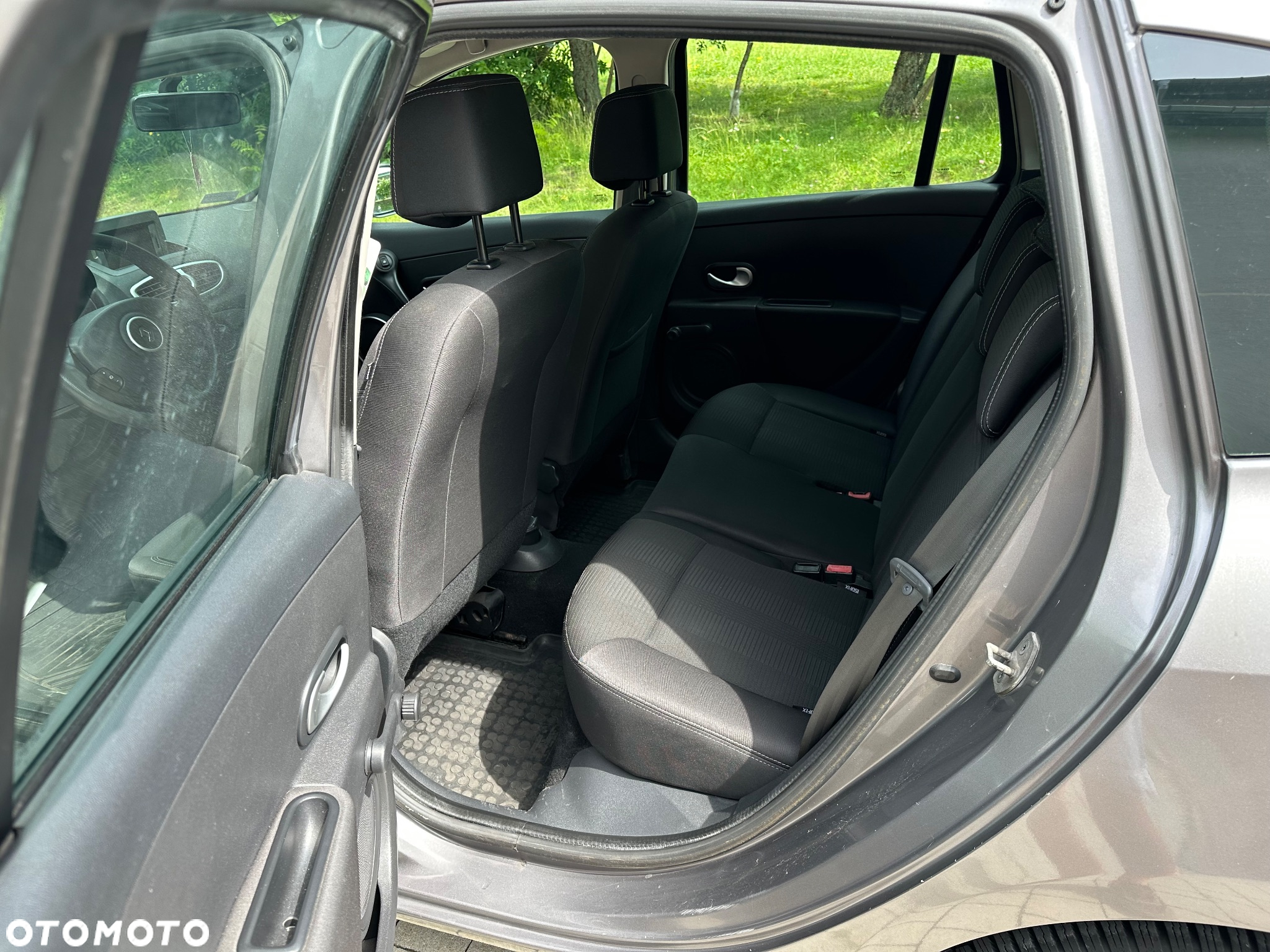 Renault Clio 1.5 dCi 85 FAP Grandtour Luxe - 8