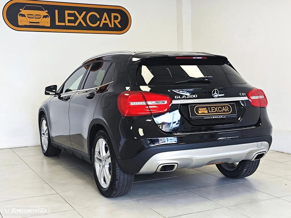 Mercedes-Benz GLA 200 d 4Matic 7G-DCT Urban - 21