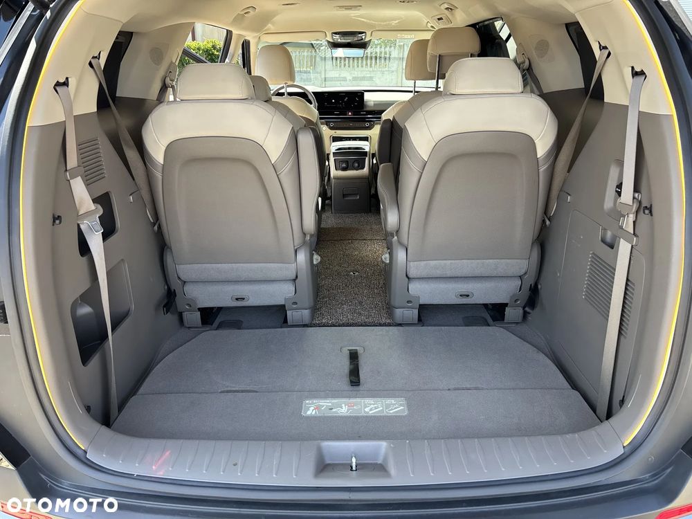 Kia Carnival - 18