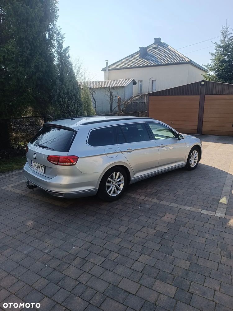 Volkswagen Passat - 4