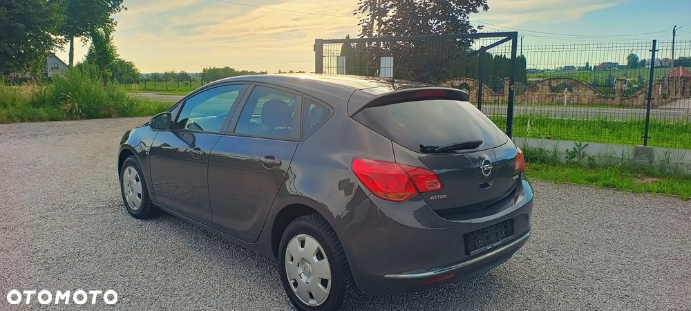Opel Astra 1.4 Turbo 150 Jahre - 11