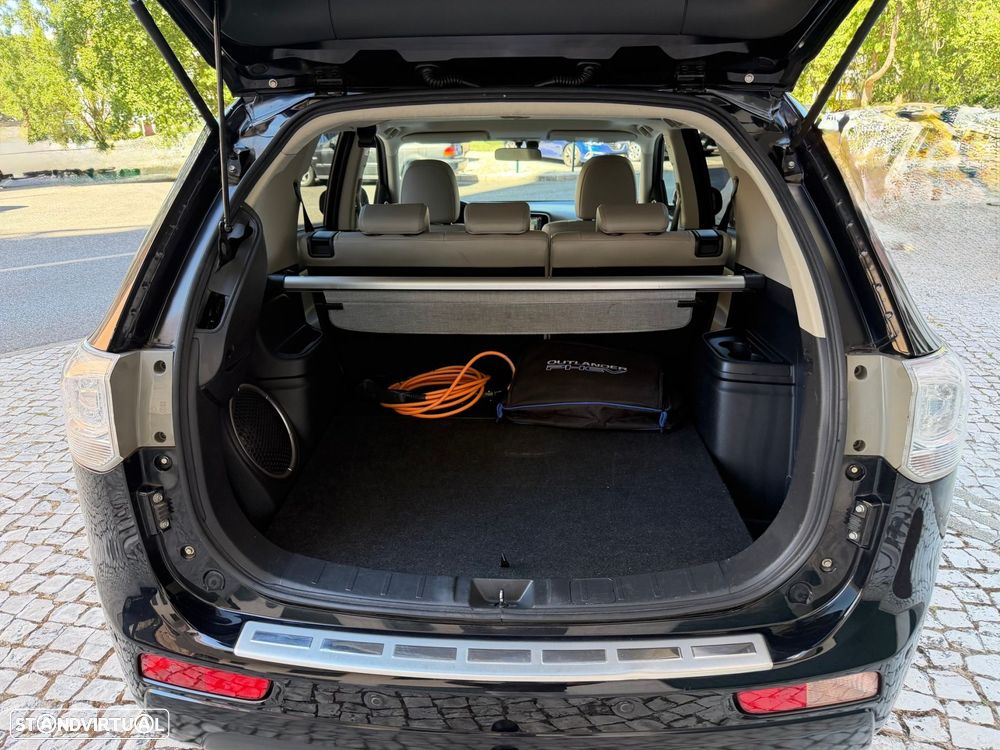 Mitsubishi Outlander 2.0 MIVEC Instyle Navi+ - 21