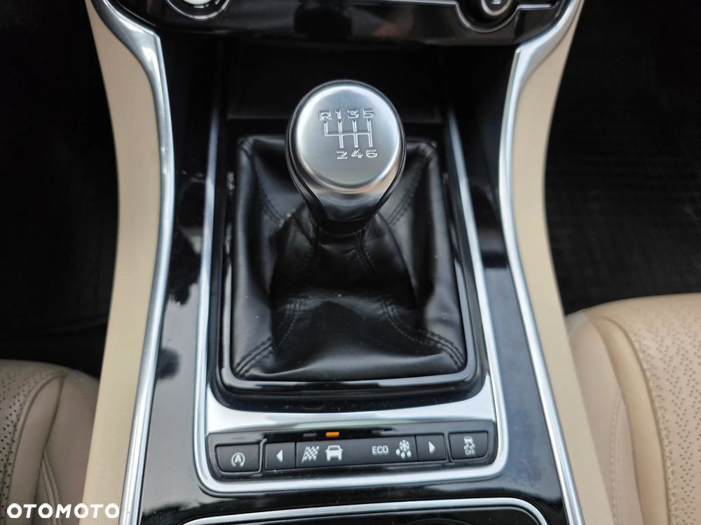 Jaguar XF - 19