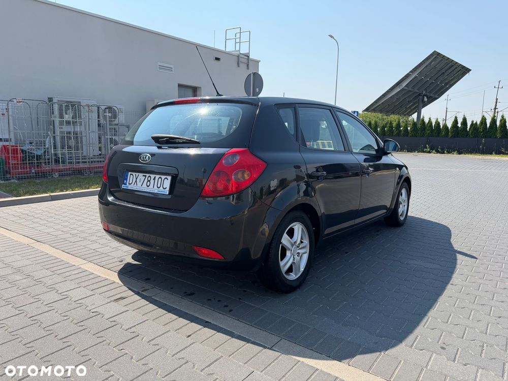 Kia Ceed 2.0 crdi Comfort + - 2