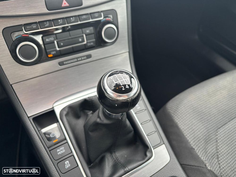 VW Passat 1.6 TDI BlueMotion - 13