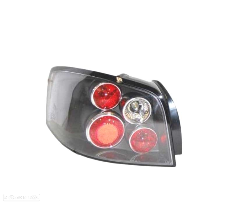 FAROLINS TRASEIROS AUDI A3 03-08 FUNDO PRETO - 3