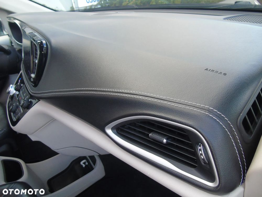 Chrysler Pacifica - 28