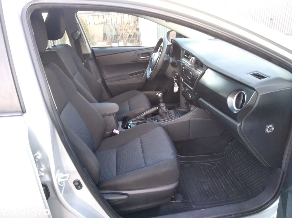 Toyota Auris 1.4 D-4D Life - 12