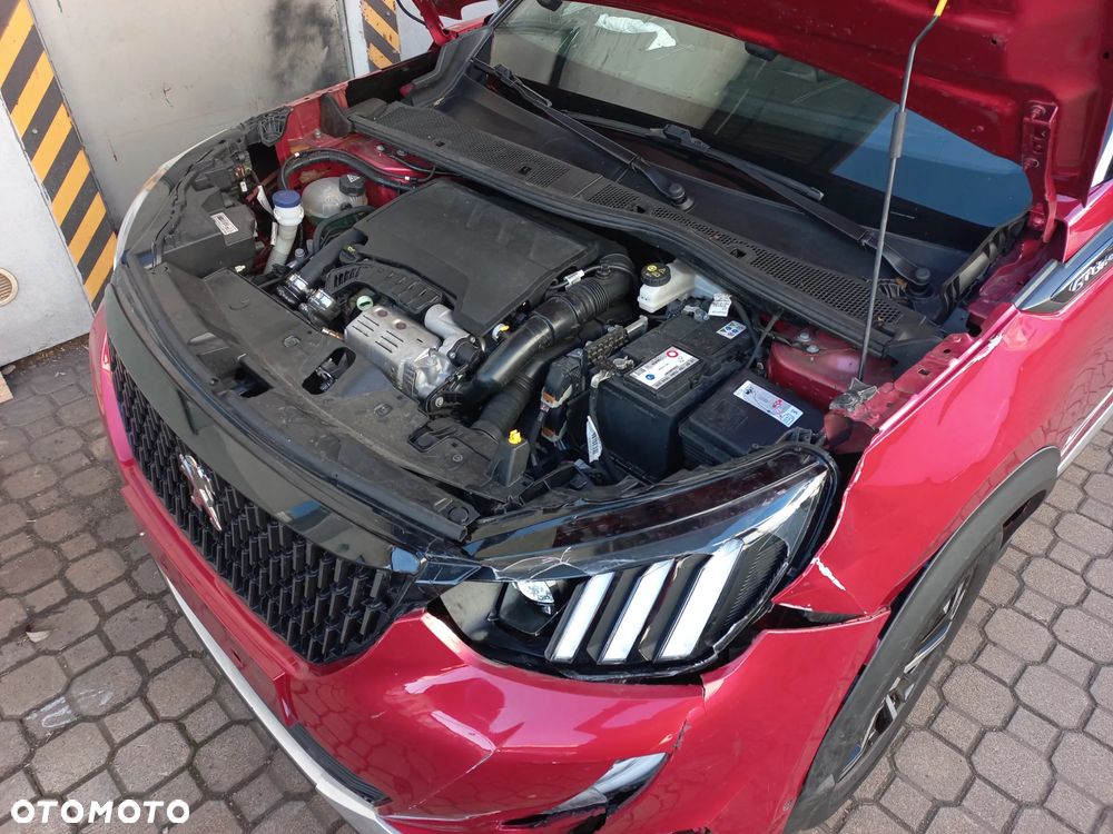 Peugeot 2008 PureTech 130 EAT8 GT Exclusive - 16