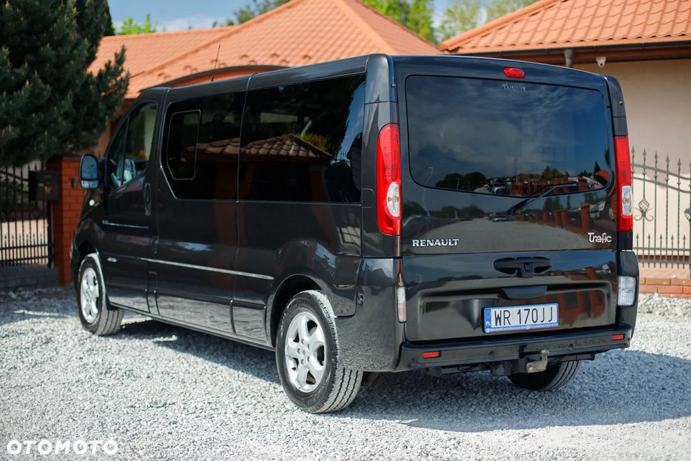 Renault Trafic Grand Passenger Black Edition - 3
