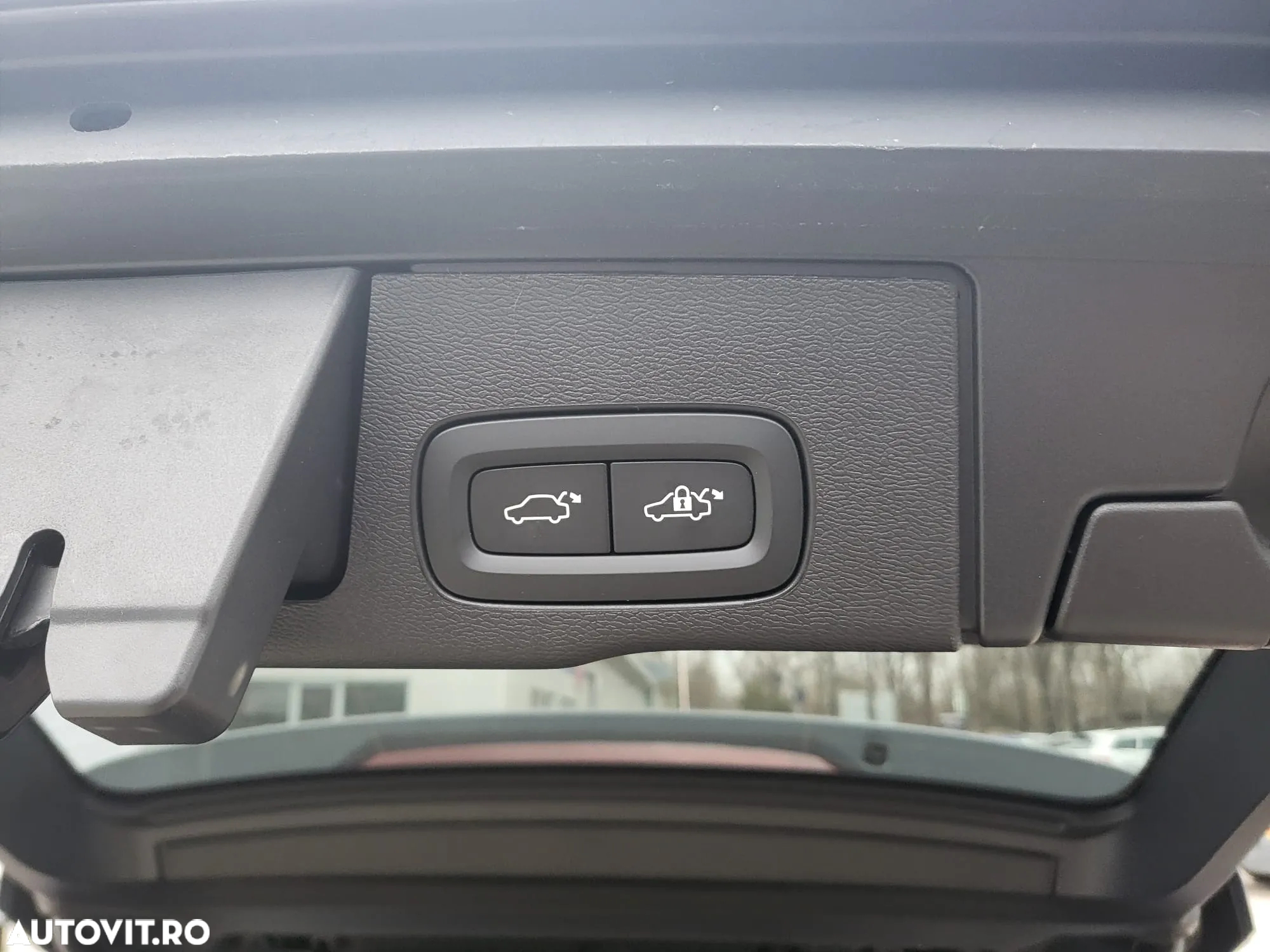 Volvo XC 60 B4 MHEV AT FWD Core - 32