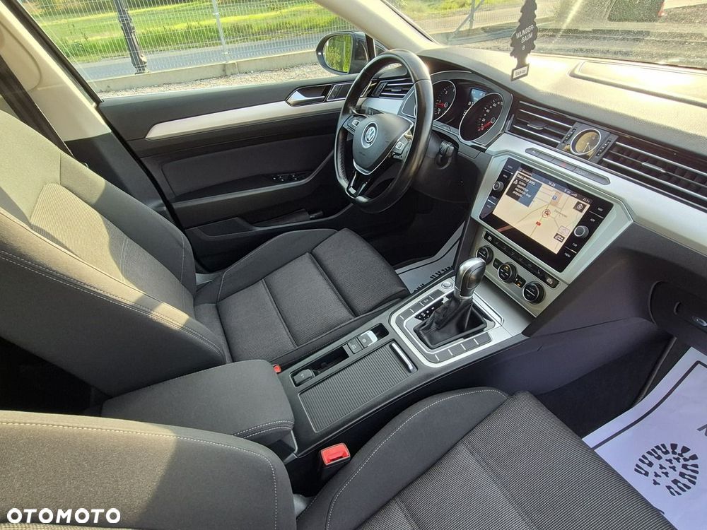 Volkswagen Passat - 30