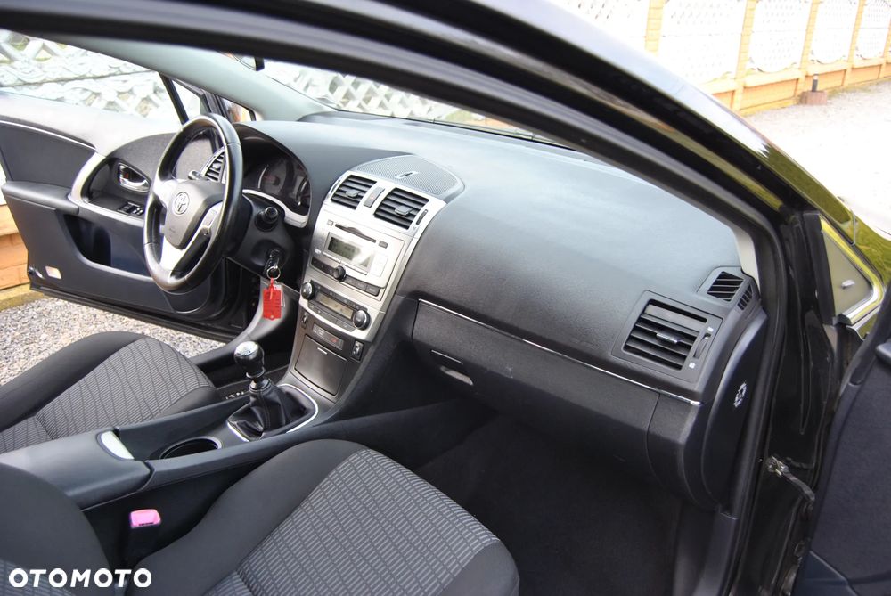 Toyota Avensis 1.6 Sol - 28