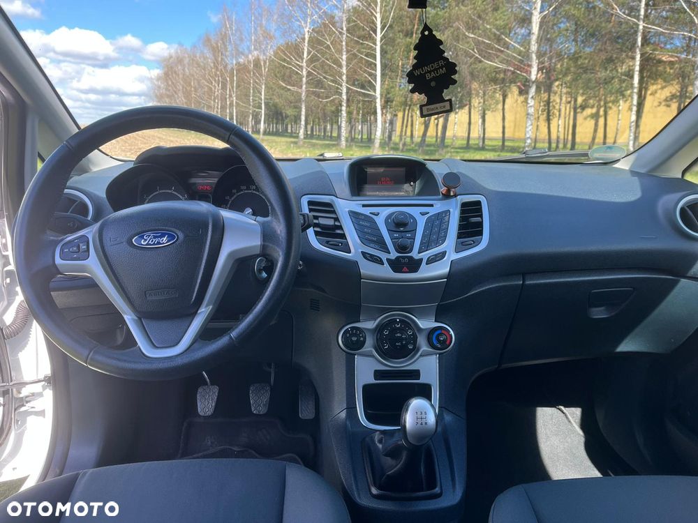 Ford Fiesta 1.25 Champions Edition - 23